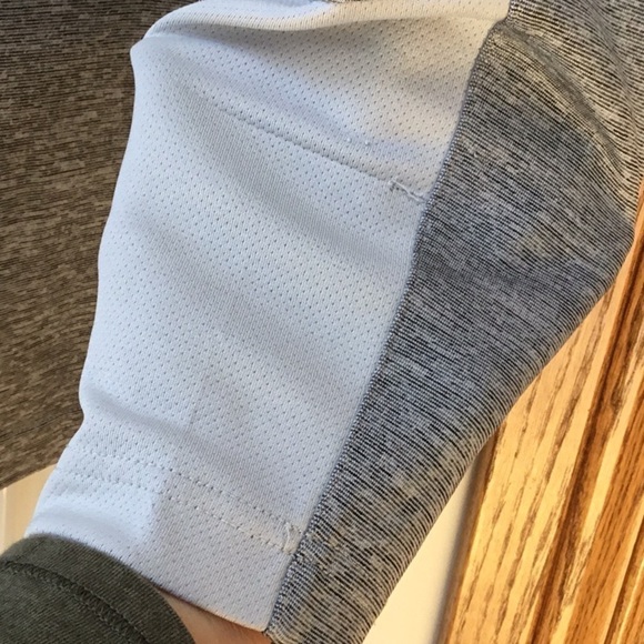 REEBOK heather gray speed wick quarter zip pullover. Men’s size small - Picture 4 of 9